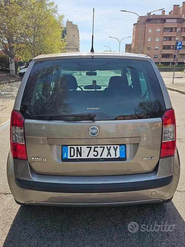 Usata Fiat Idea 70 CV (51 kW) 2008 Grigio Monovolume