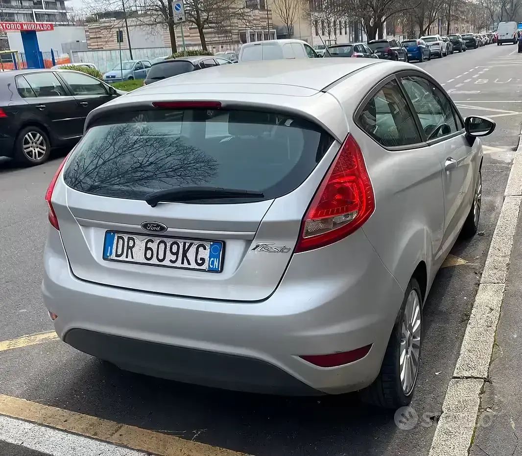 Usata Ford Fiesta 82 CV (60 kW) 2008 Grigio Utilitaria