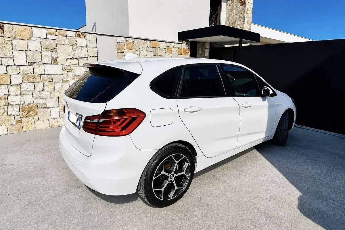 Usata BMW 216 Active Tourer Luxury Line 116 CV (85 kW) 2019 Bianco Monovolume