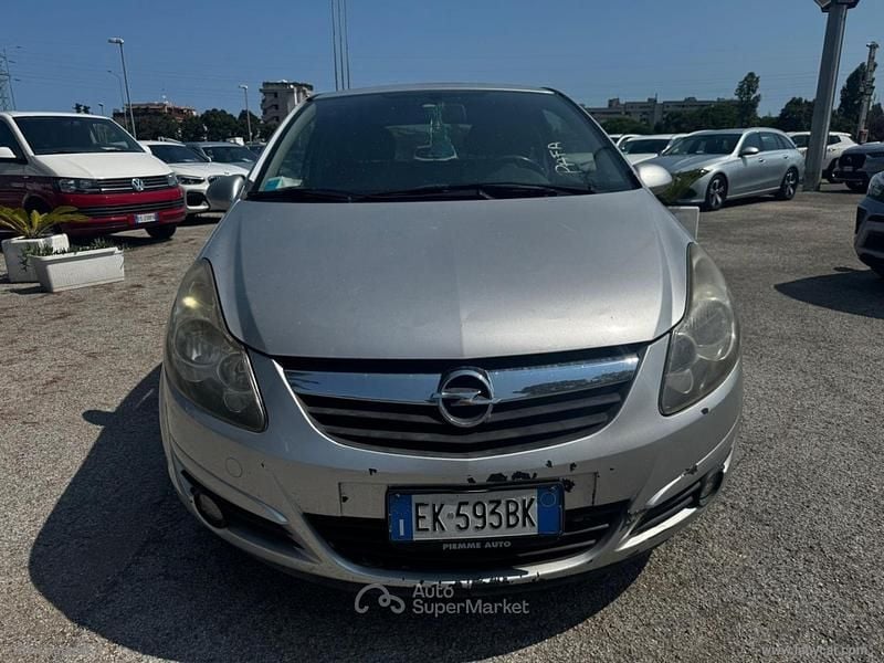Usata Opel Corsa 86 CV (63 kW) 2011 Gray Berlina
