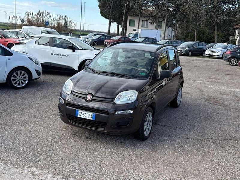 Usata Fiat Panda Climbing 60 CV (44 kW) 2013 Color melanzana Utilitaria