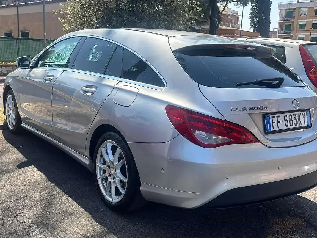 Usata Mercedes CLA200 Shooting Brake Executive 136 CV (100 kW) 2016 Argento Station wagon