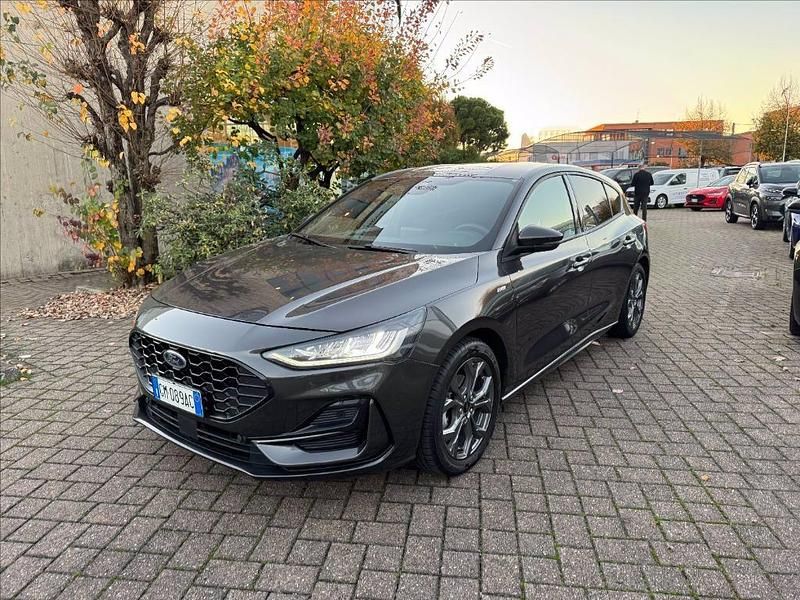 Magnetic grey Usata 2022 Ford Focus ST-Line Tre volumi | 18.100 € (Buon prezzo) - Immagine 1/4