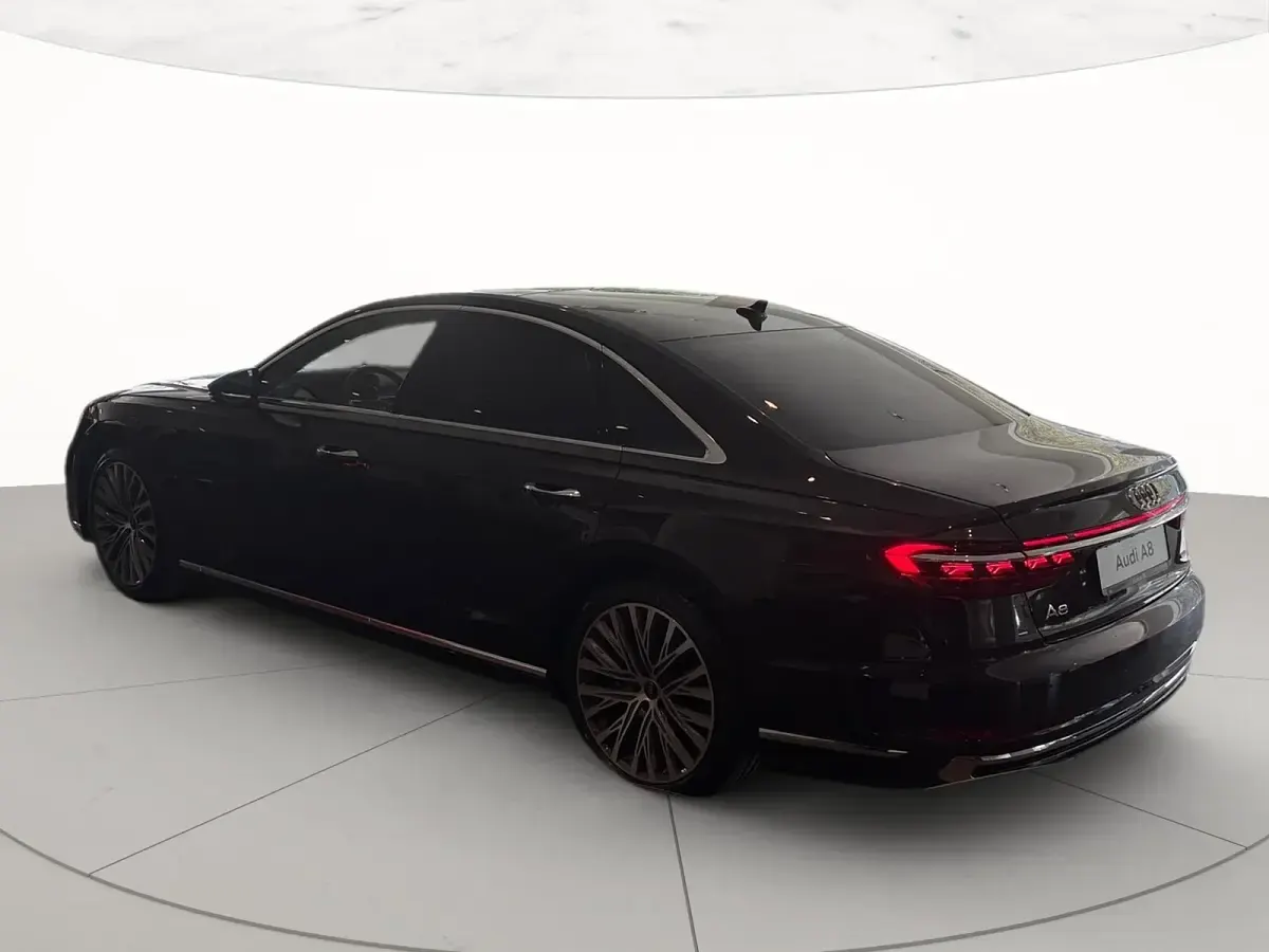 Nuova Audi A8 Ambiente 462 CV (339 kW) 2026 Marrone madeira metallizzato Berlina
