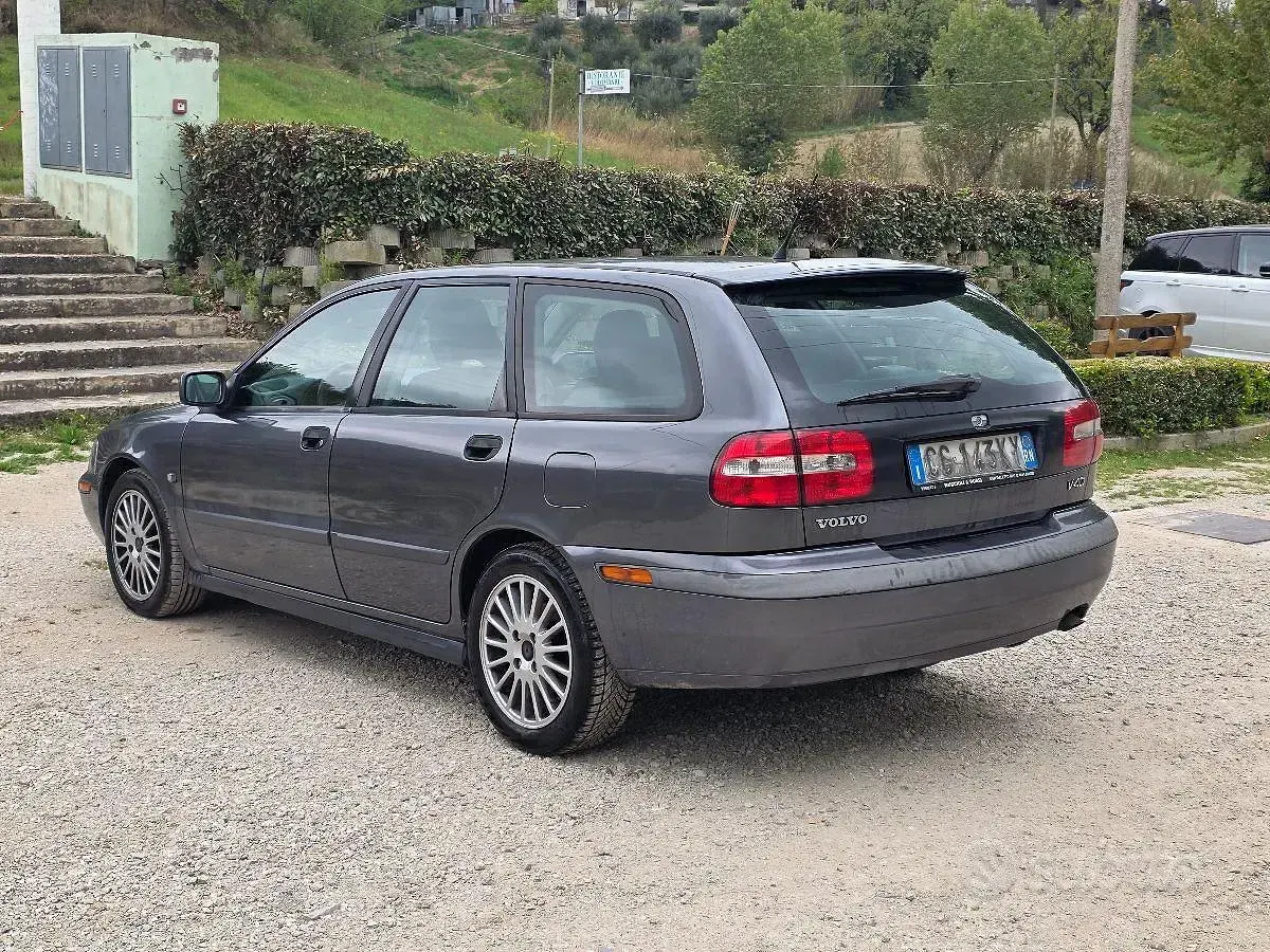 Usata Volvo V40 102 CV (75 kW) 2003 Bianco Station wagon
