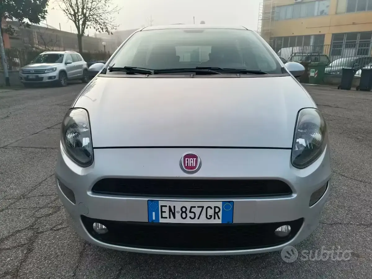 Usata Fiat Grande Punto 69 CV (50 kW) 2013 Grigio Utilitaria