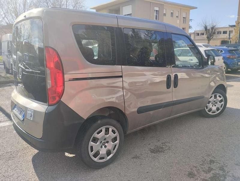 Usata Fiat Doblò Lounge 95 CV (69 kW) 2017 Bronzo Monovolume
