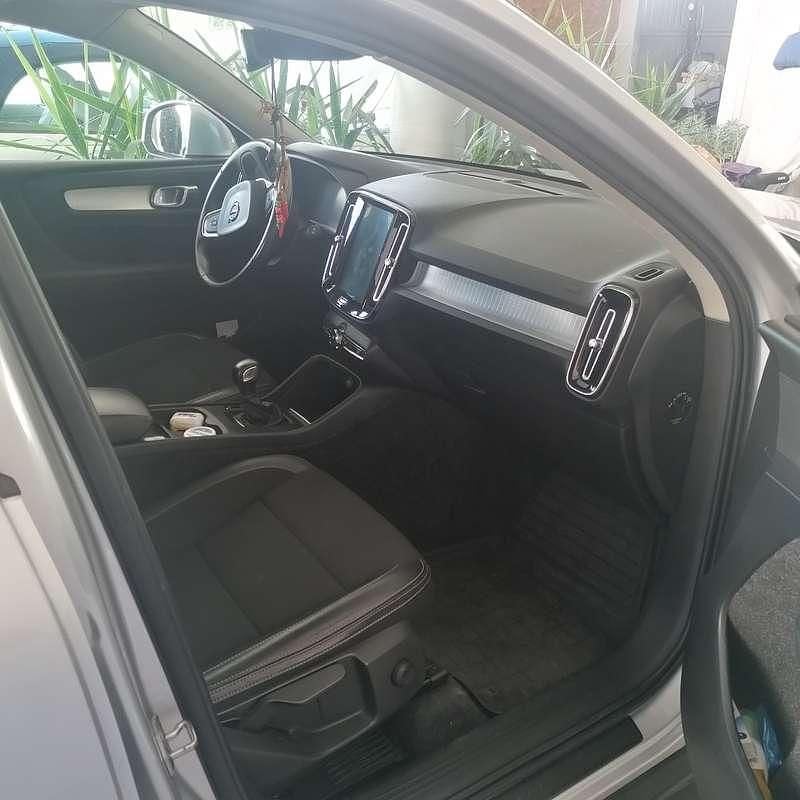 Usata Volvo XC40 Momentum 150 CV (110 kW) 2018 Argento SUV
