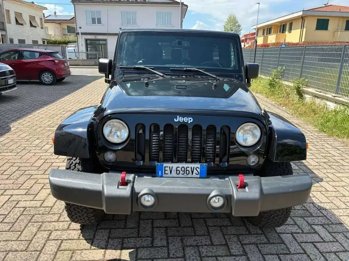 Usata Jeep Wrangler Unlimited Sahara 200 CV (147 kW) 2014 Nero SUV