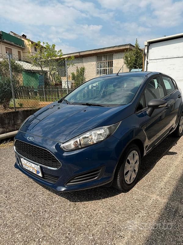 Usata Ford Fiesta 75 CV (55 kW) 2016 Blu Berlina