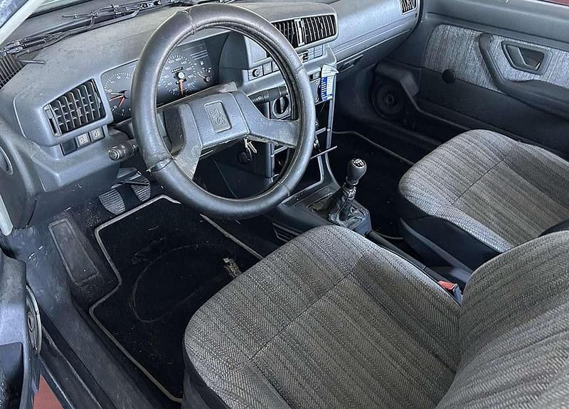 Begagnad Peugeot 405 69 HK (50 kW) 1988 Grå Sedan