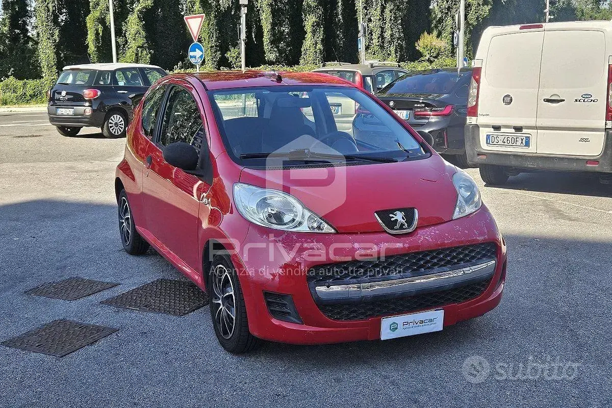 Usata Peugeot 107 68 CV (50 kW) 2010 Rosso Utilitaria