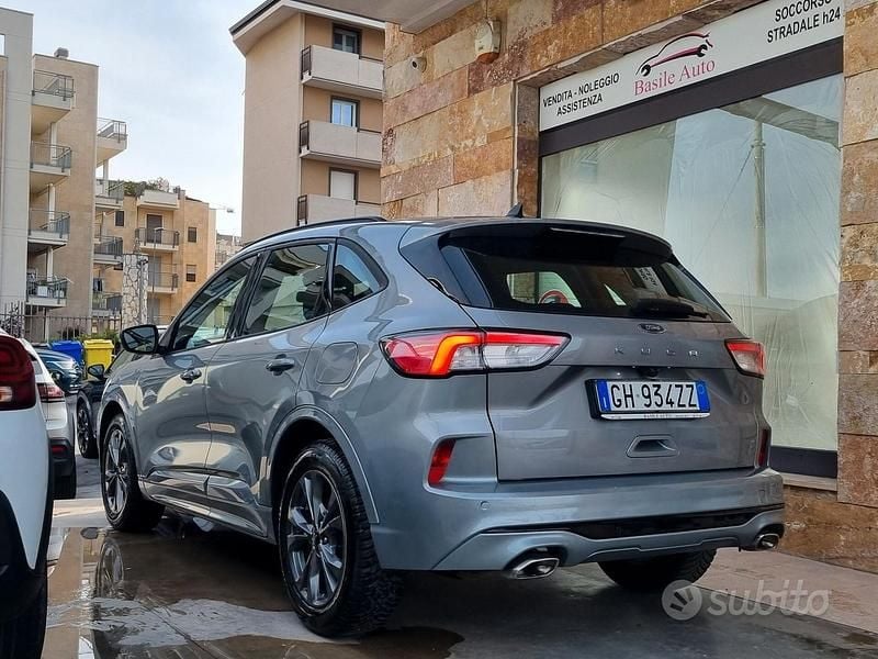 Usata Ford Kuga ST-Line 120 CV (88 kW) 2022 Grigio SUV