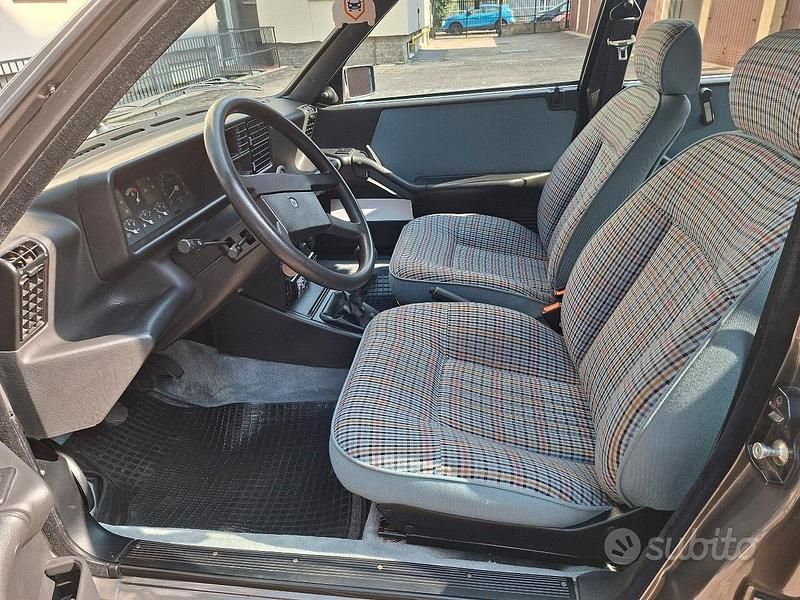 Usata Lancia Prisma 80 CV (58 kW) 1989 Grigio Berlina