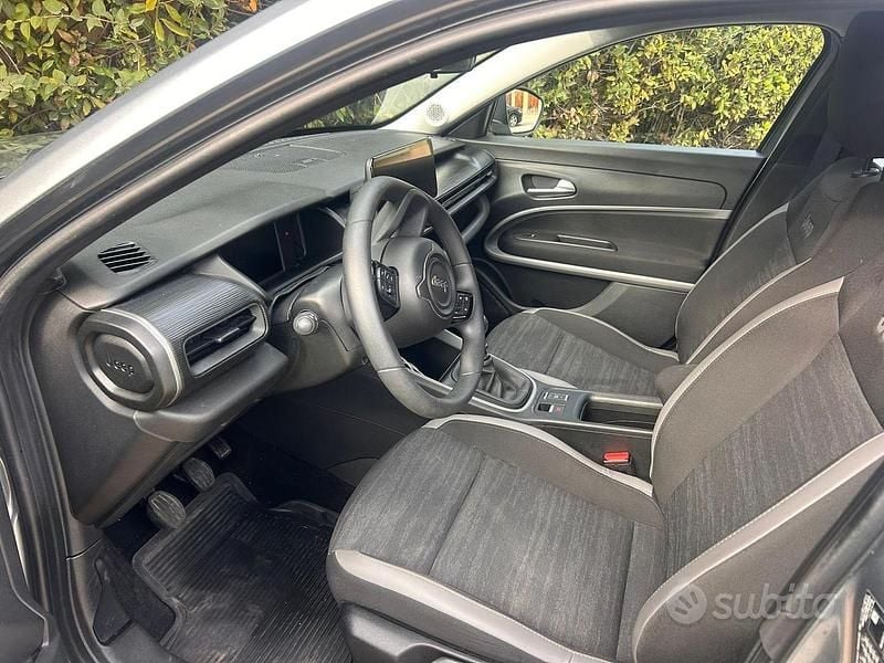 Usata Jeep Avenger 100 CV (73 kW) 2024 Grigio SUV