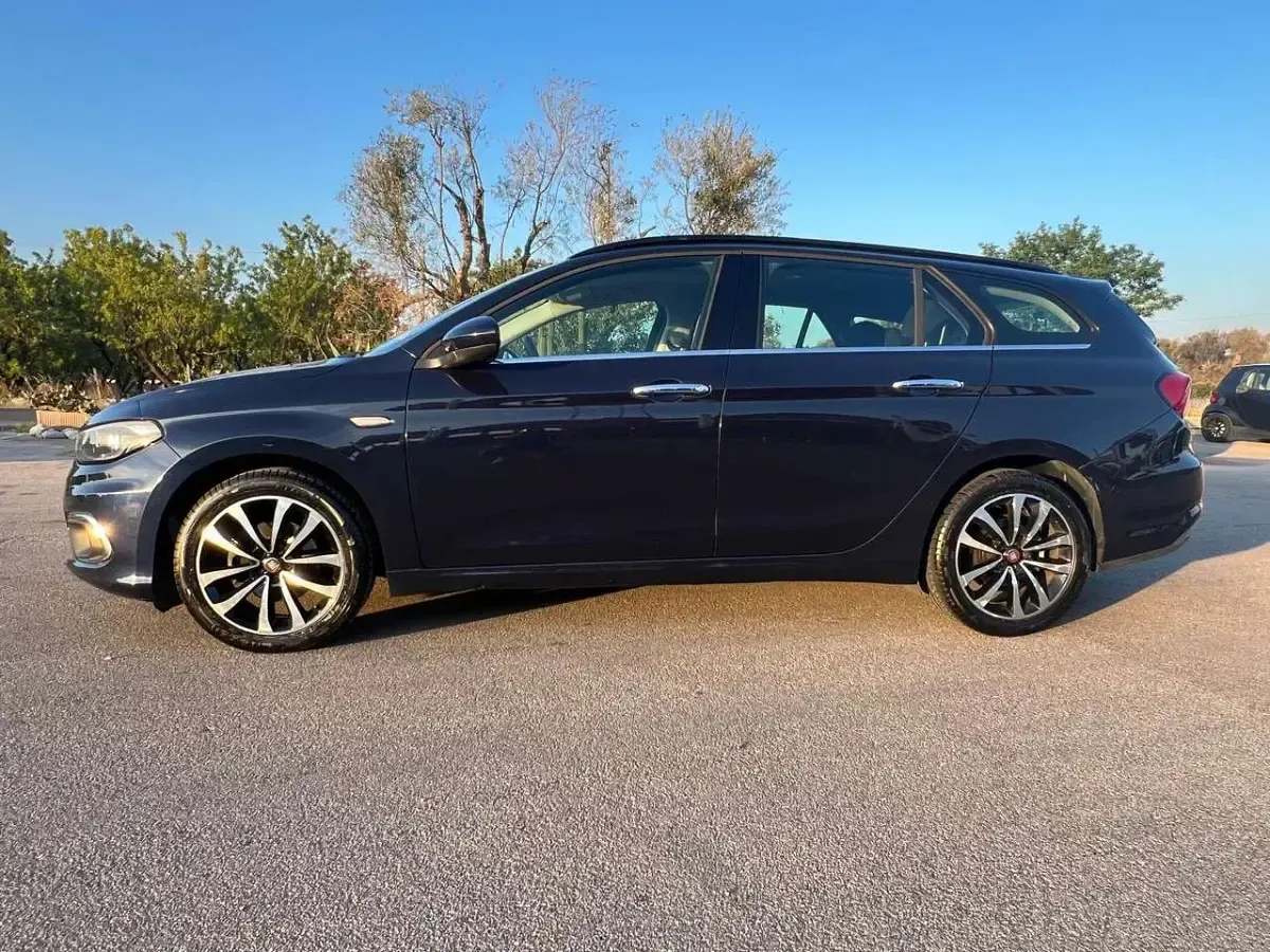 Usata Fiat Tipo Lounge 120 CV (88 kW) 2017 Blu/azzurro Station wagon