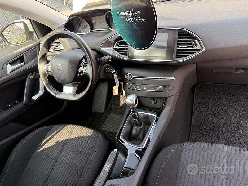 Usata Peugeot 308 GT-line 120 CV (88 kW) 2015 Bianco Berlina