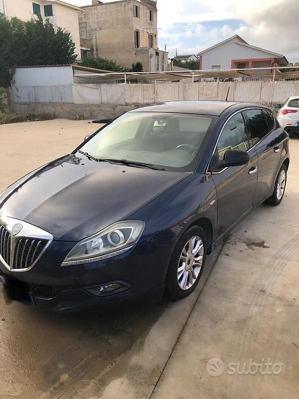 Usata Lancia Delta 120 CV (88 kW) 2012 Utilitaria