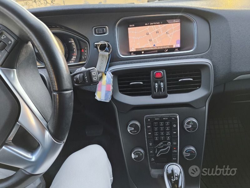 Usata Volvo V40 Business Edition 120 CV (88 kW) 2019 Grigio Station wagon