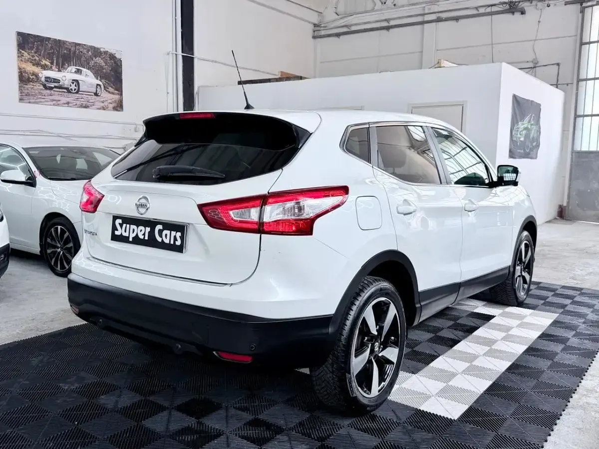 Usata Nissan Qashqai Tekna 130 CV (95 kW) 2016 Bianco SUV