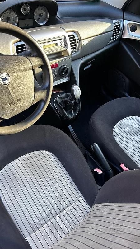 Usata Lancia Ypsilon 95 CV (69 kW) 2007 Grigio Utilitaria