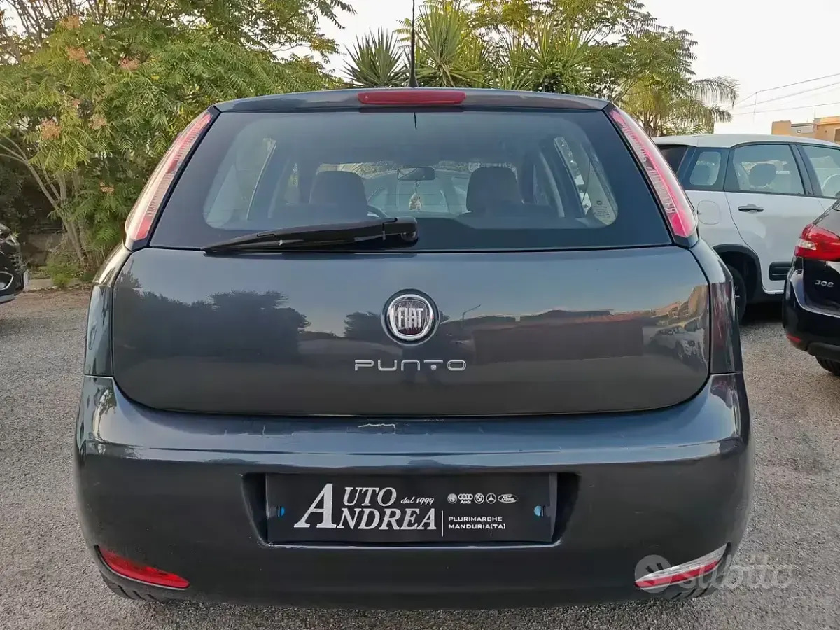 Usata Fiat Grande Punto 85 CV (62 kW) 2012 Grigio Utilitaria