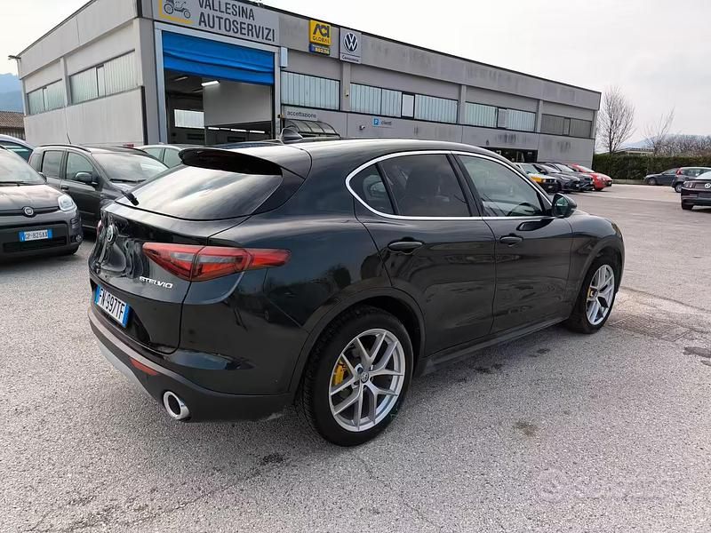 Usata Alfa Romeo Stelvio Executive 210 CV (154 kW) 2018 Nero SUV