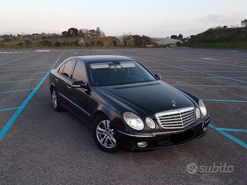 Usata Mercedes E200 Elegance 136 CV (100 kW) 2007 Nero Berlina