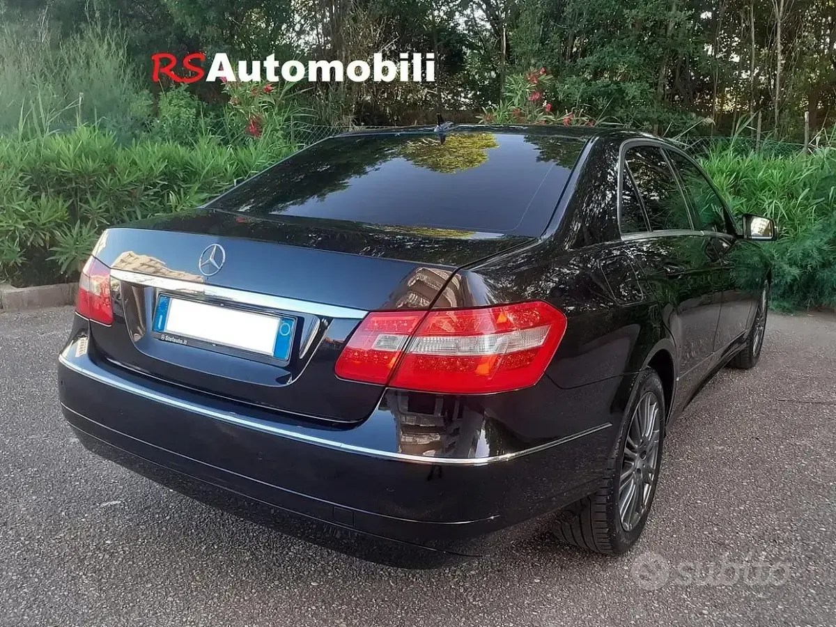 Usata Mercedes E220 170 CV (125 kW) 2011 Nero Berlina