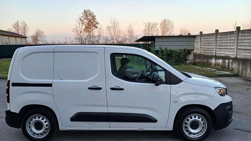 Gebraucht Peugeot Partner 131 PS (96 kW) 2019 Weiß Van / Kleinbus