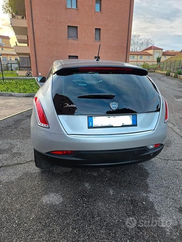 Usata Lancia Delta Platinum 120 CV (88 kW) 2011 Grigio Utilitaria