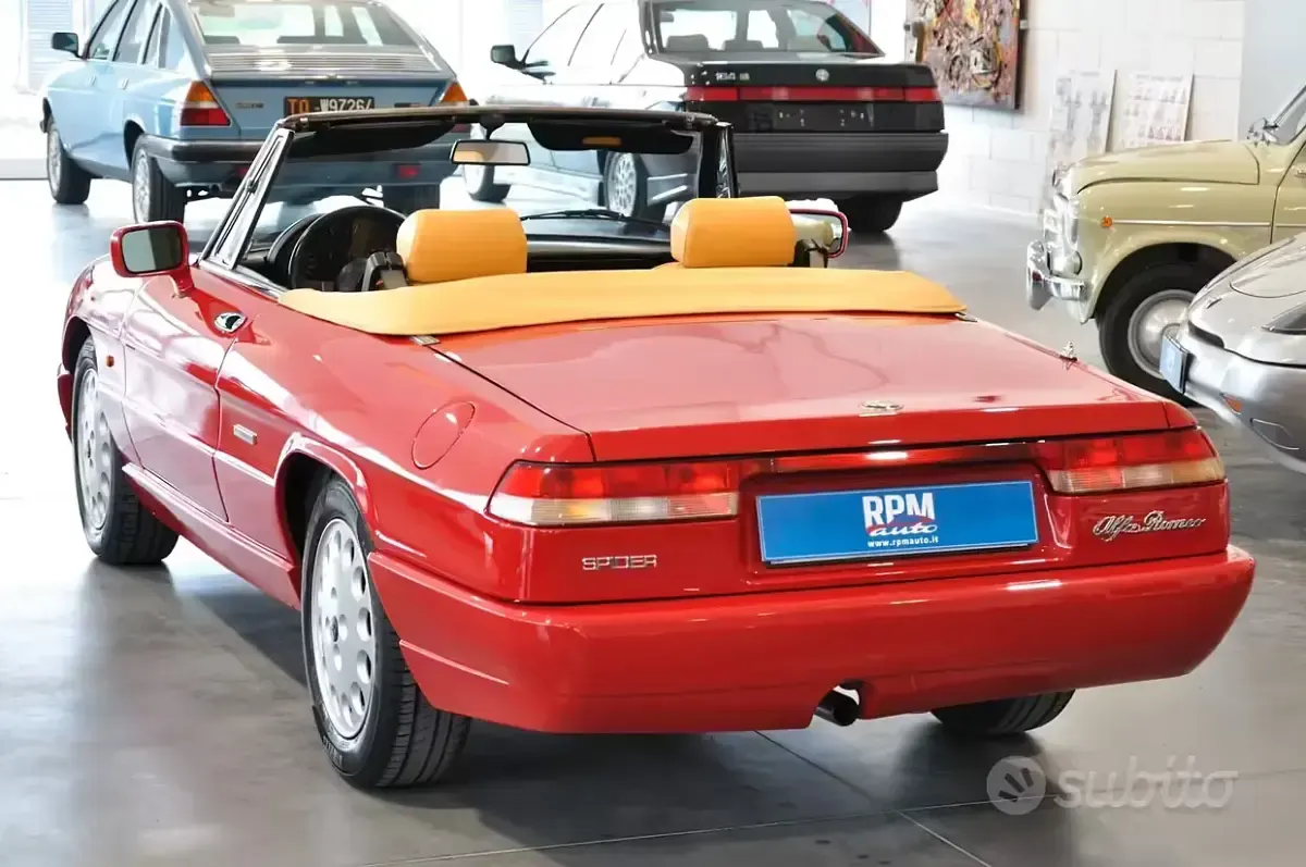 Usata Alfa Romeo Spider 107 CV (78 kW) 1992 Rosso Cabrio