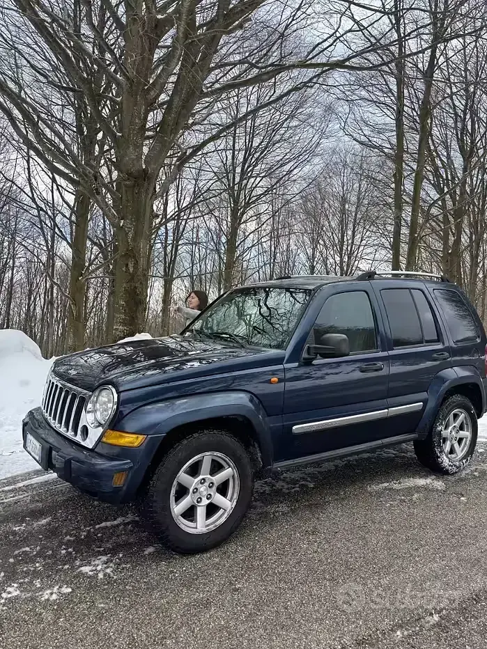 Usata Jeep Cherokee 163 CV (119 kW) 2006 Blu SUV