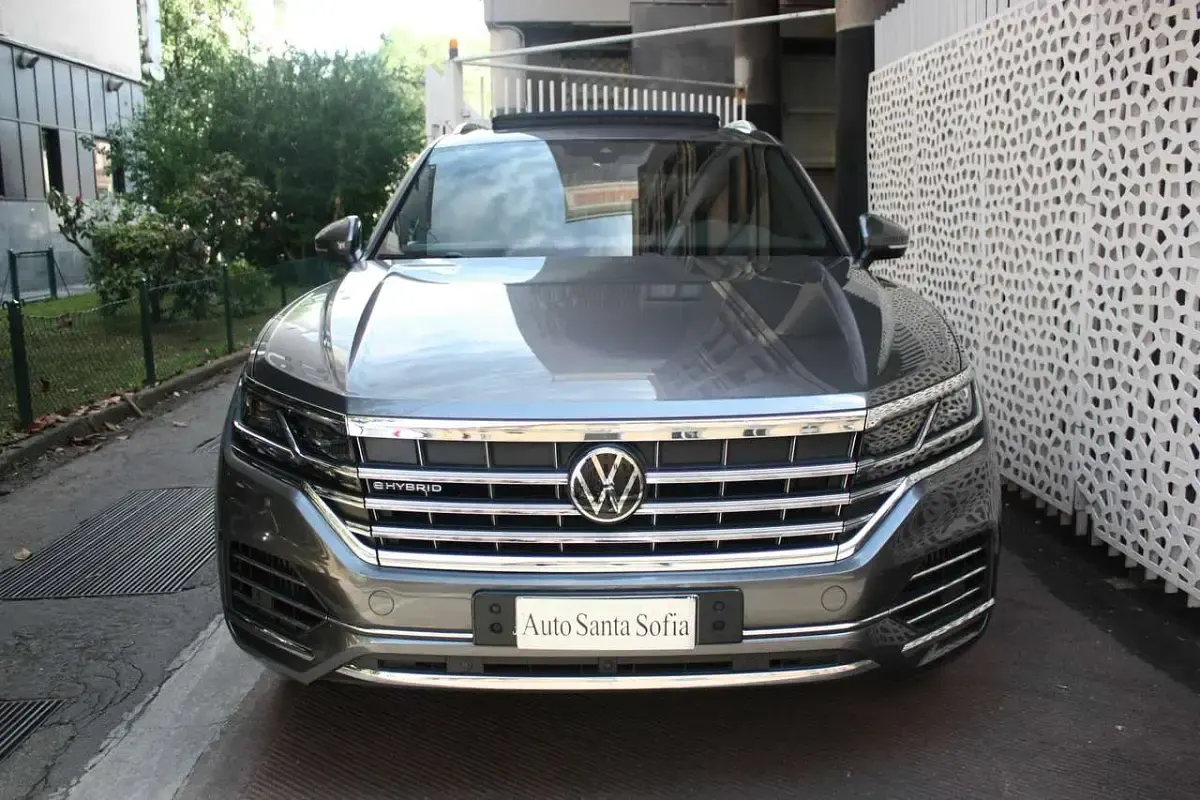 Usata VW Touareg Elegance 340 CV (250 kW) 2021 Grigio silicio met. SUV