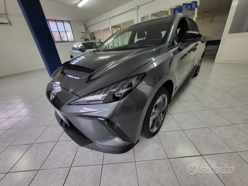 Usata MG MG4 EV 125 kW (170 CV) 2023 Grigio Utilitaria