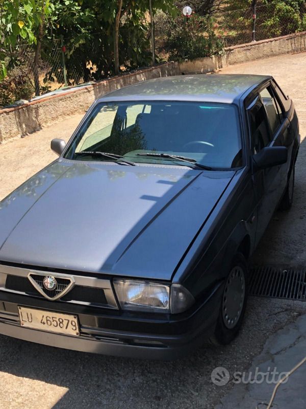 Usata Alfa Romeo 75 110 CV (80 kW) 1988 Grigio Berlina