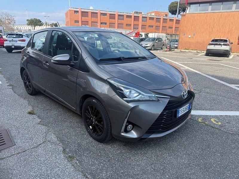 Usata Toyota Yaris Hybrid Edition 73 CV (53 kW) 2018 Grigio Berlina