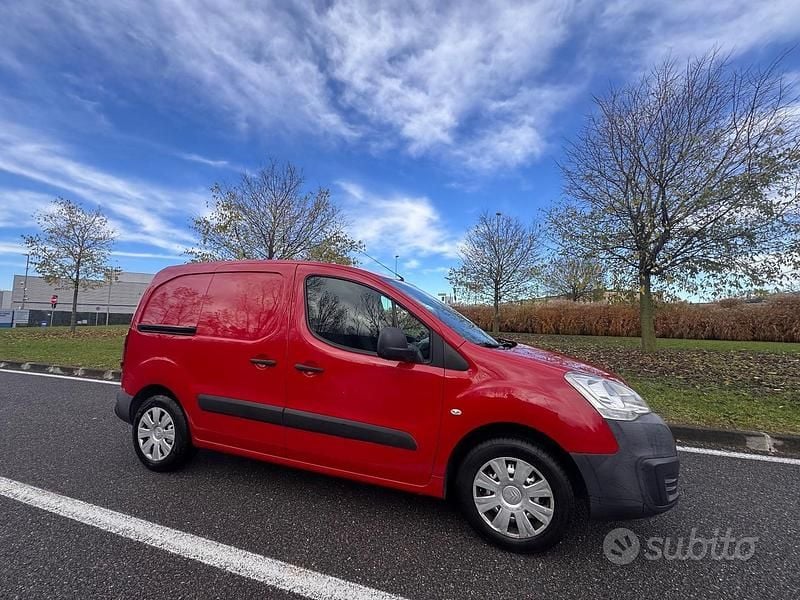 Usata Citroën Berlingo Feel 102 CV (75 kW) 2018 Rosso Monovolume