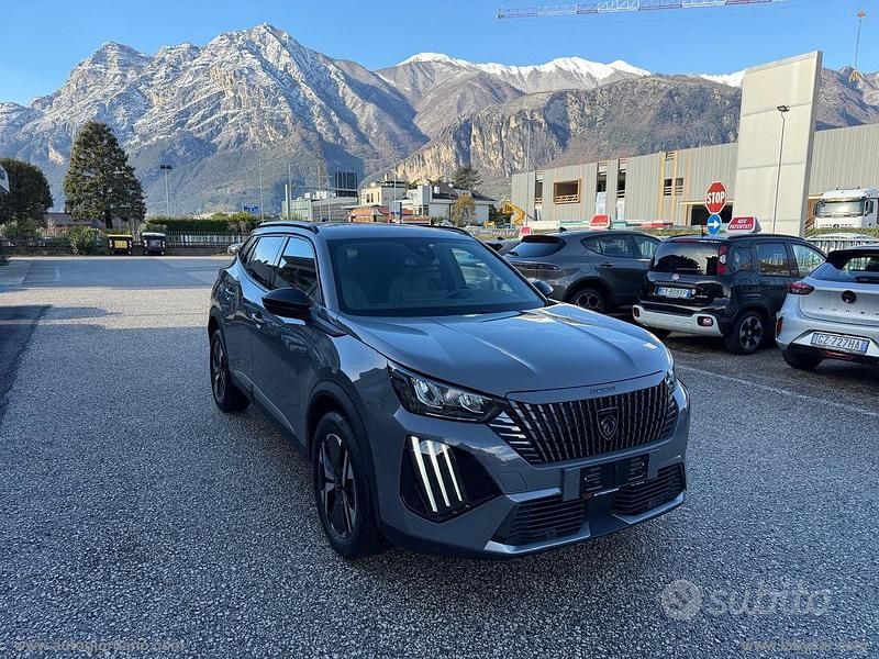 Usata Peugeot 2008 Allure 102 CV (75 kW) 2024 Grigio SUV