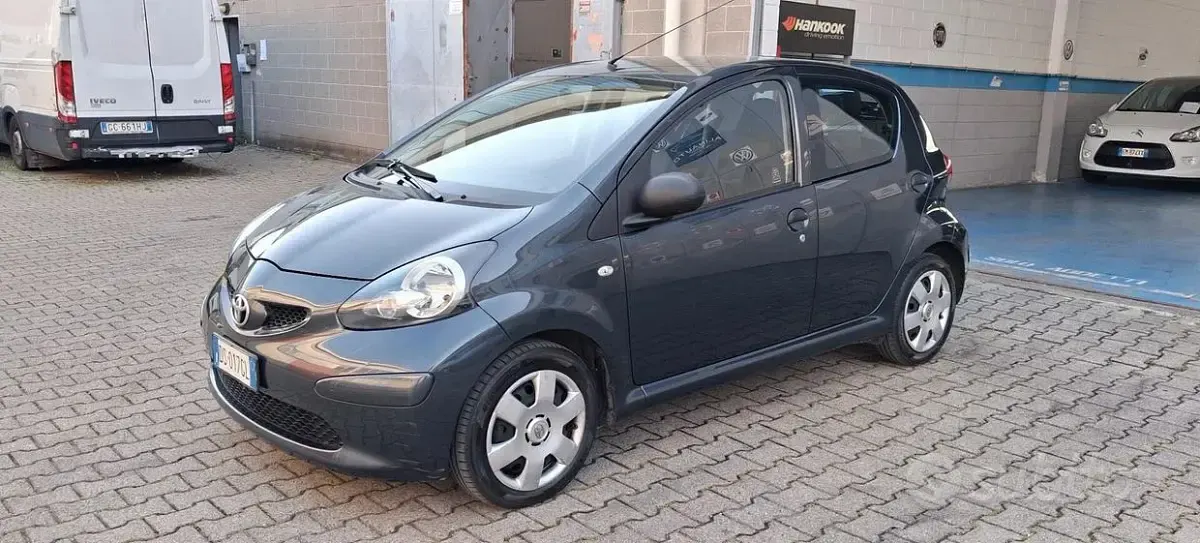 Second-hand Toyota Aygo Sol 68 CP (50 kW) 2008 Gri Hatchback