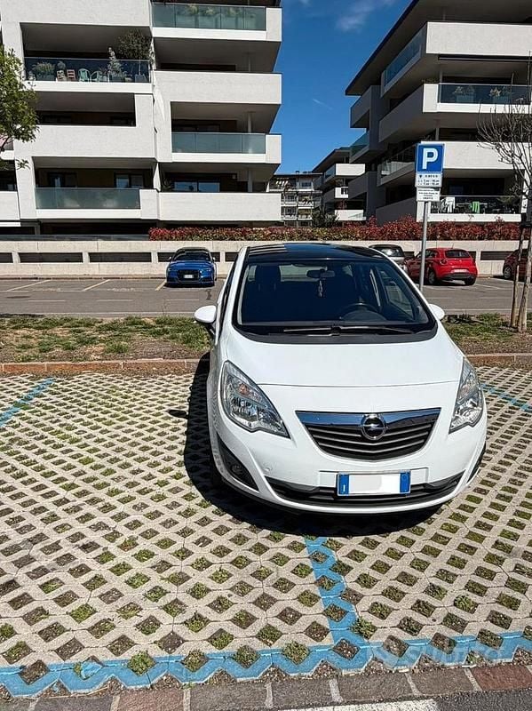 Usata Opel Meriva 95 CV (69 kW) 2012 Monovolume