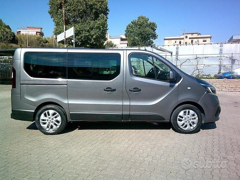 Usata Renault Trafic Zen 145 CV (106 kW) 2020 Grigio Monovolume