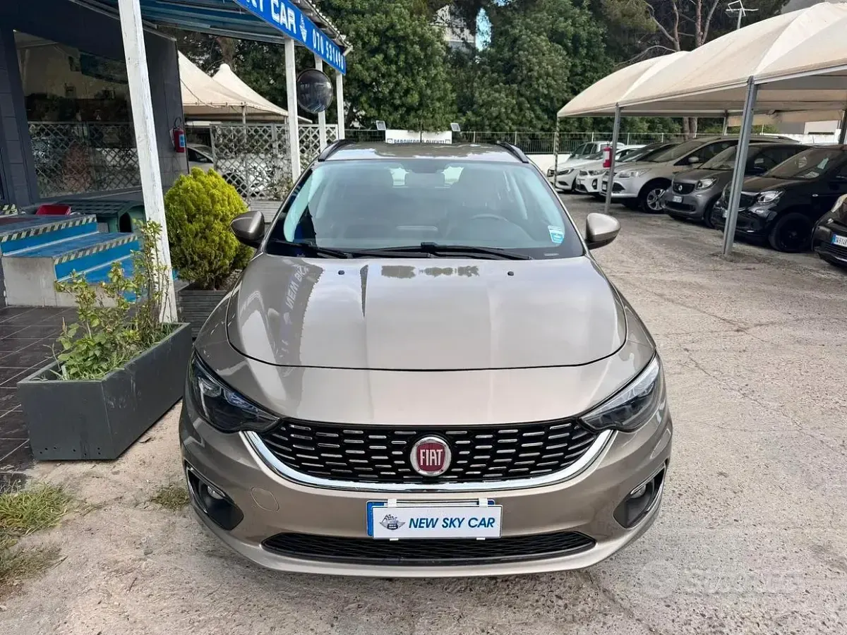 Usata Fiat Tipo Lounge 120 CV (88 kW) 2018 Marrone Station wagon