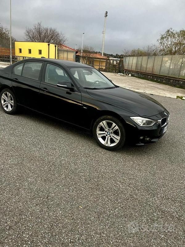 Begagnad BMW 318 Sport Line 143 HK (105 kW) 2013 Sedan