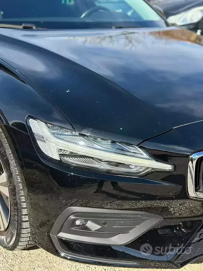 Usata Volvo V60 Business Edition 150 CV (110 kW) 2019 Nero Station wagon
