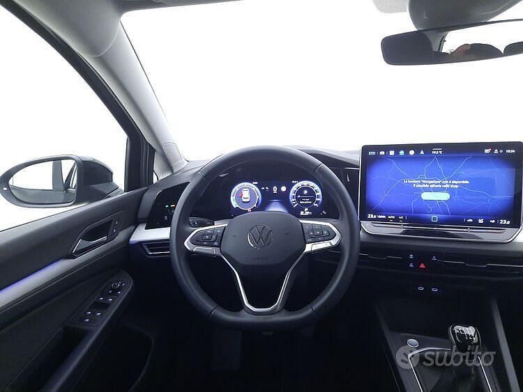 Usata VW Golf VIII Life 116 CV (85 kW) 2025 Nero Berlina