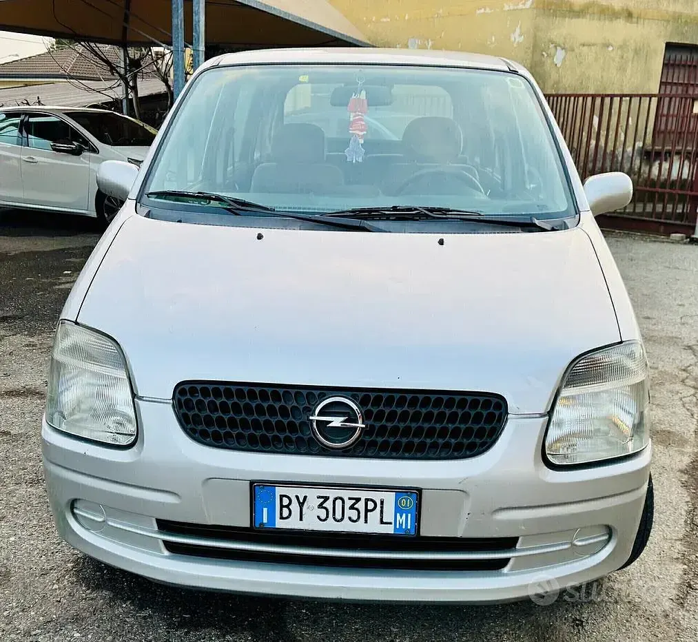 Usata Opel Agila 75 CV (55 kW) 2001 Grigio Monovolume