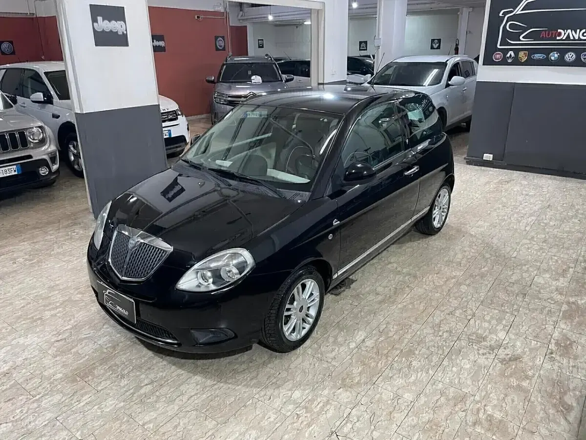 Usata Lancia Ypsilon 75 CV (55 kW) 2011 Nero Utilitaria