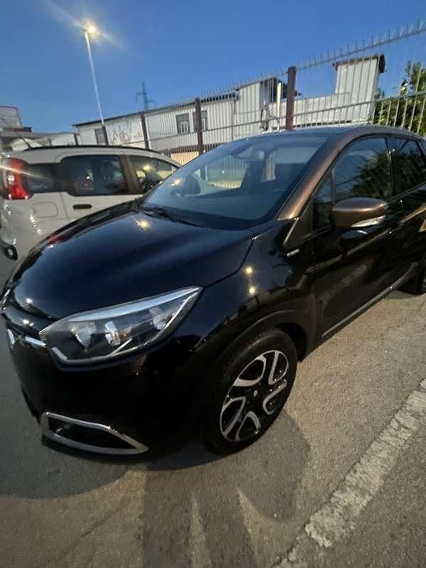 Usata Renault Captur Iconic 90 CV (66 kW) 2016 Nero SUV