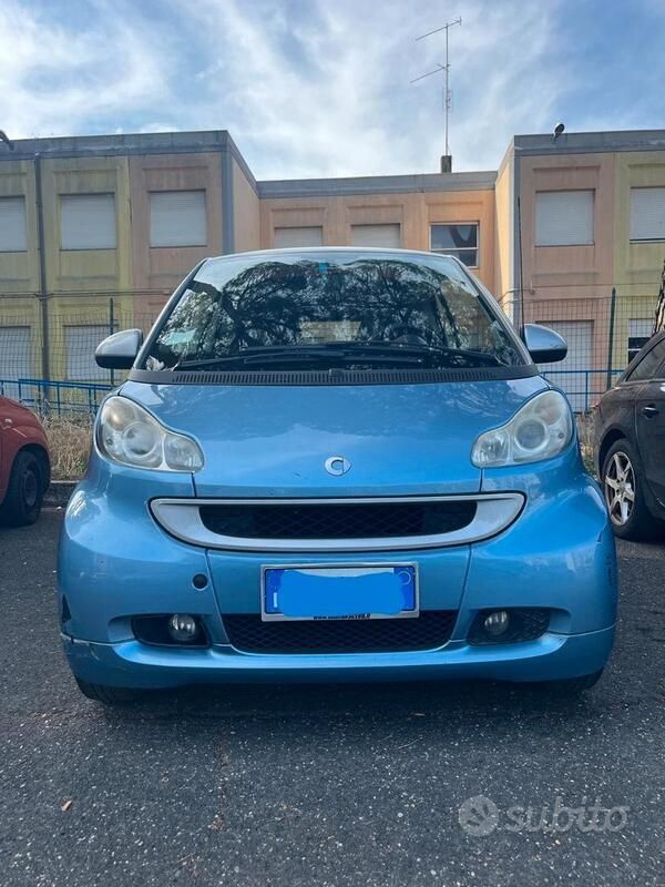 Blu/azzurro Usata 2010 Smart ForTwo Coupé Passion Due volumi | 3500 € (Ottimo prezzo) - Immagine 1/4